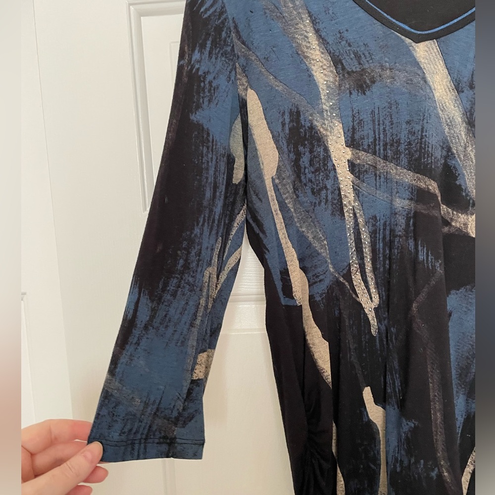 Edista boutique 3/4 sleeve soft v neck top tee size Medium- black with blue - Picture 3 of 6